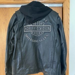 Harley Davison mens black leather coat with detachable sweatshirt. Size large.